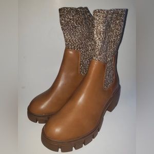 UNIVERSAL THREAD | Women’s Size 9 Keely Chelsea Boots in Cognac